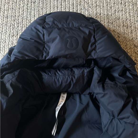 Lululemon Wunder Puff Jacket *Wordmark size 4 - Picture 12 of 14